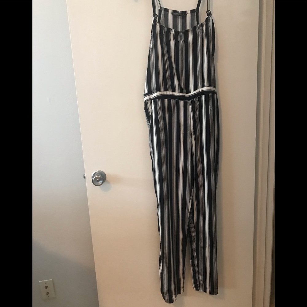 Striped jumpsuit-O